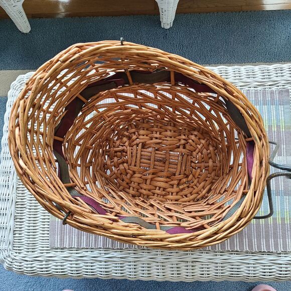 Holiday Large Wicker And Wrought Iron Sleigh Basket Holly Leaves And Berries - Picture 9 of 10